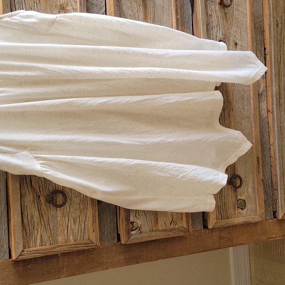 Miss Me cream LG lace sheer back top.  Chain neck, sheer over top sides/back - Picture 7 of 9